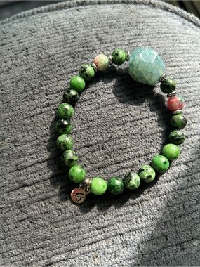 T Jazelle one of a kind Green Beaded Stretch Bracelet with Faceted Aqua Accent